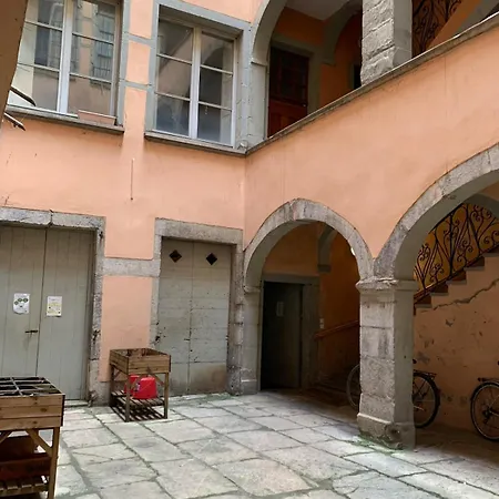 Appartement Rue Chenoise Hyper Centre *
